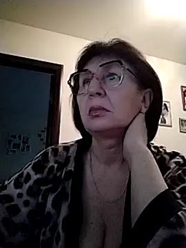 Snapshot of AlbinaXPretty chatting on December 30, 6:31 am AlbinaXPretty online show from December 30, 6:31 am