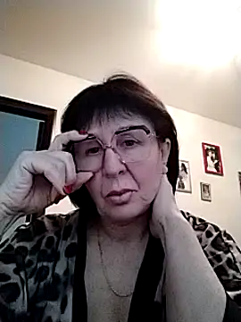 Snapshot of AlbinaXPretty chatting on December 30, 10:53 am AlbinaXPretty online show from December 30, 10:53 am