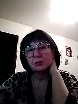 Snapshot of AlbinaXPretty chatting on December 31, 6:24 pm AlbinaXPretty online show from December 31, 6:24 pm