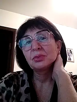 Snapshot of AlbinaXPretty chatting on December 31, 9:39 pm AlbinaXPretty online show from December 31, 9:39 pm