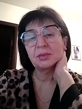 Snapshot of AlbinaXPretty chatting on January 1, 6:27 pm AlbinaXPretty online show from January 1, 6:27 pm