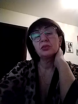 Snapshot of AlbinaXPretty chatting on January 5, 3:32 am AlbinaXPretty online show from January 5, 3:32 am