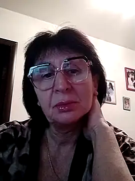 Snapshot of AlbinaXPretty chatting on January 11, 3:31 pm AlbinaXPretty online show from January 11, 3:31 pm
