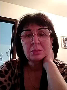 Snapshot of AlbinaXPretty chatting on January 12, 8:25 am AlbinaXPretty online show from January 12, 8:25 am
