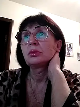 Snapshot of AlbinaXPretty chatting on January 14, 8:15 pm AlbinaXPretty online show from January 14, 8:15 pm