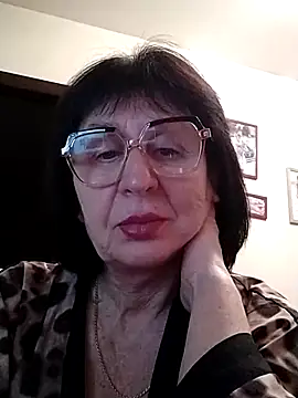 Snapshot of AlbinaXPretty chatting on January 24, 9:26 pm AlbinaXPretty online show from January 24, 9:26 pm