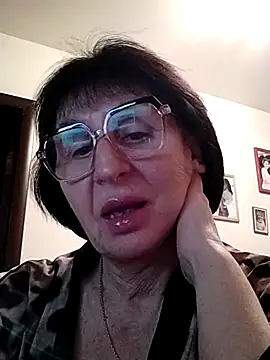 Snapshot of AlbinaXPretty chatting on January 31, 5:42 pm AlbinaXPretty online show from January 31, 5:42 pm