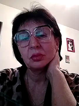 Snapshot of AlbinaXPretty chatting on February 3, 8:35 pm AlbinaXPretty online show from February 3, 8:35 pm