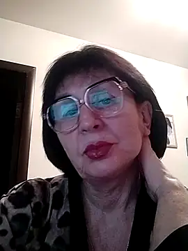 Snapshot of AlbinaXPretty chatting on February 7, 7:17 pm AlbinaXPretty online show from February 7, 7:17 pm