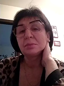 Snapshot of AlbinaXPretty chatting on February 8, 6:54 am AlbinaXPretty online show from February 8, 6:54 am