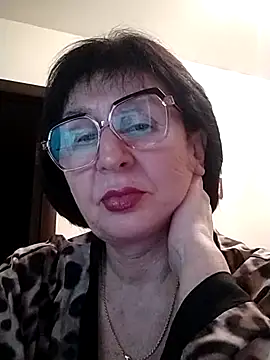 Snapshot of AlbinaXPretty chatting on February 8, 6:33 pm AlbinaXPretty online show from February 8, 6:33 pm