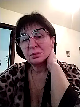 Snapshot of AlbinaXPretty chatting on February 9, 8:11 am AlbinaXPretty online show from February 9, 8:11 am