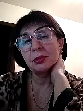 Snapshot of AlbinaXPretty chatting on February 16, 6:21 pm AlbinaXPretty online show from February 16, 6:21 pm