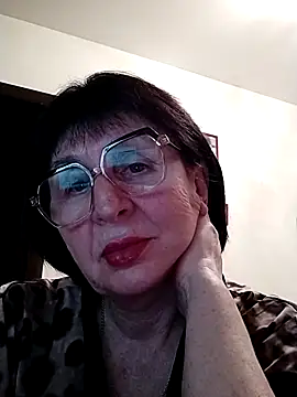Snapshot of AlbinaXPretty chatting on February 17, 6:04 pm AlbinaXPretty online show from February 17, 6:04 pm