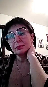 Snapshot of AlbinaXPretty chatting on February 19, 2:44 pm AlbinaXPretty online show from February 19, 2:44 pm