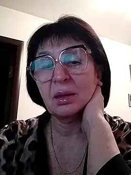 Snapshot of AlbinaXPretty chatting on February 21, 4:05 pm AlbinaXPretty online show from February 21, 4:05 pm
