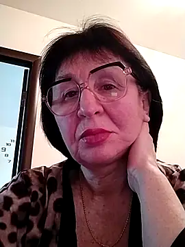 Snapshot of AlbinaXPretty chatting on February 23, 9:22 am AlbinaXPretty online show from February 23, 9:22 am