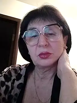 Snapshot of AlbinaXPretty chatting on February 25, 8:41 pm AlbinaXPretty online show from February 25, 8:41 pm