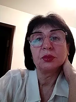 Snapshot of AlbinaXPretty chatting on March 6, 7:32 pm AlbinaXPretty online show from March 6, 7:32 pm