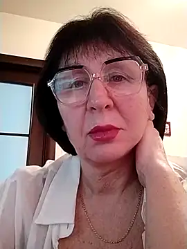 Snapshot of AlbinaXPretty chatting on March 8, 8:22 am AlbinaXPretty online show from March 8, 8:22 am