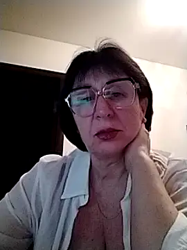 Snapshot of AlbinaXPretty chatting on March 8, 5:33 pm AlbinaXPretty online show from March 8, 5:33 pm