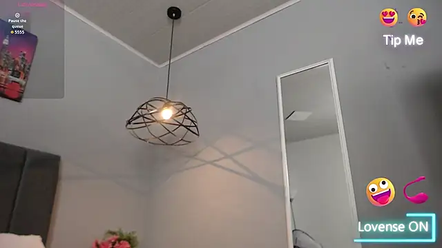 Snapshot of dolly_zoe chatting on January 14, 1:44 am dolly zoe online show from January 14, 1:44 am