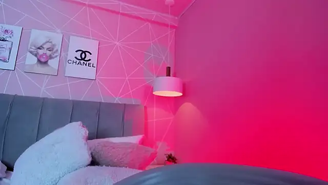 Snapshot of dolly_zoe chatting on February 23, 5:05 am dolly zoe online show from February 23, 5:05 am