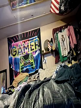 Snapshot of j_hollywood91 chatting on October 31, 12:00 am j hollywood91 online show from October 31, 12:00 am