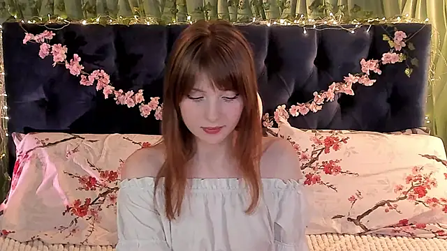 Snapshot of AliceLanley chatting on March 5, 3:29 pm AliceLanley online show from March 5, 3:29 pm