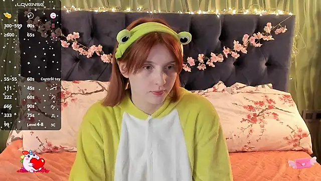 Snapshot of AliceLanley chatting on September 30, 11:15 am AliceLanley online show from September 30, 11:15 am