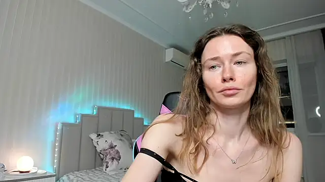 ooksiiii online show from April 4, 6:38 pm