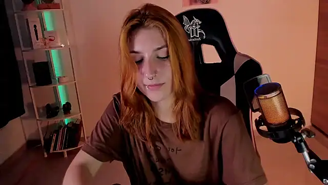 Snapshot of Dakotaa_ chatting on December 16, 7:48 am Dakotaa online show from December 16, 7:48 am