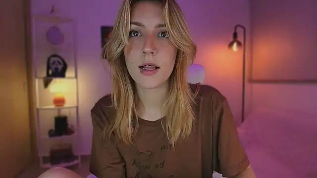 Snapshot of Dakotaa_ chatting on October 31, 5:08 am Dakotaa online show from October 31, 5:08 am