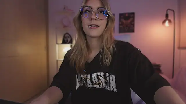 Snapshot of Dakotaa_ chatting on November 22, 4:00 am Dakotaa online show from November 22, 4:00 am