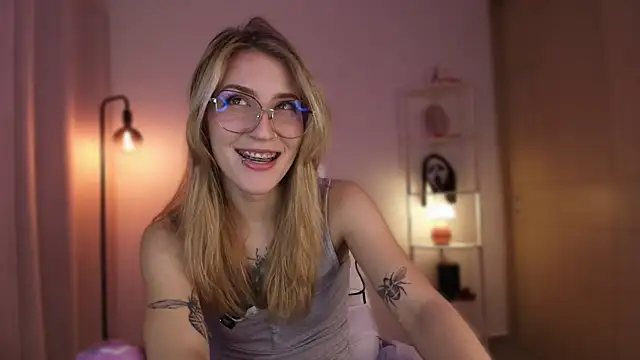 Snapshot of Dakotaa_ chatting on November 28, 4:37 am Dakotaa online show from November 28, 4:37 am