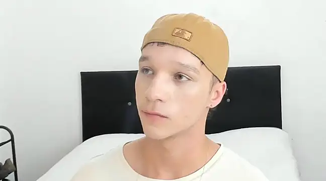 angelcortes online show from December 28, 1:59 pm