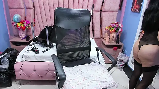 Snapshot of HornySkinny26 chatting on October 14, 4:35 am HornySkinny26 online show from October 14, 4:35 am