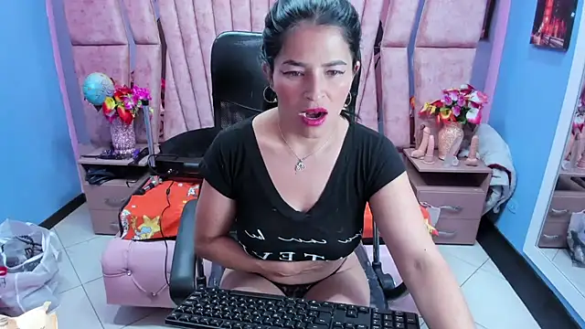 Snapshot of HornySkinny26 chatting on October 20, 5:41 am HornySkinny26 online show from October 20, 5:41 am