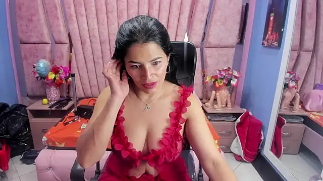 Snapshot of HornySkinny26 chatting on November 3, 5:09 am HornySkinny26 online show from November 3, 5:09 am