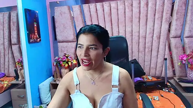 Snapshot of HornySkinny26 chatting on November 14, 5:28 am HornySkinny26 online show from November 14, 5:28 am