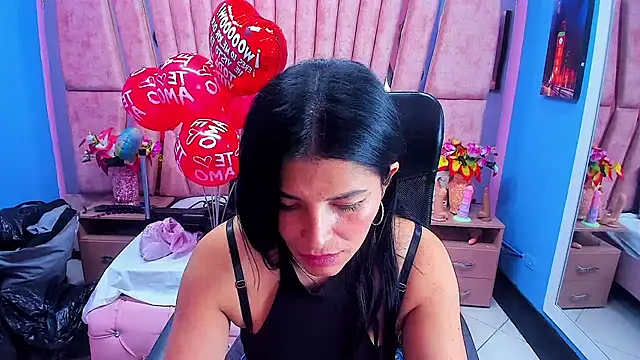 Snapshot of HornySkinny26 chatting on December 16, 10:31 am HornySkinny26 online show from December 16, 10:31 am