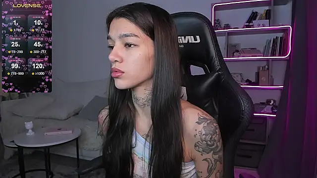 Snapshot of vinkitinkii chatting on December 27, 6:57 am vinkitinkii online show from December 27, 6:57 am