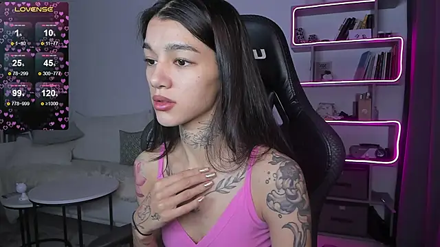 Snapshot of vinkitinkii chatting on December 31, 6:48 am vinkitinkii online show from December 31, 6:48 am