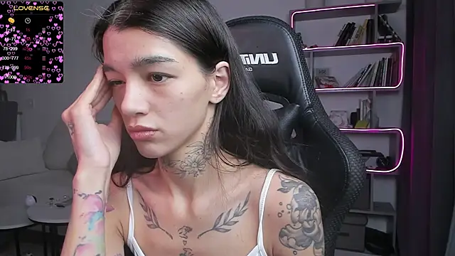 Snapshot of vinkitinkii chatting on January 12, 10:02 am vinkitinkii online show from January 12, 10:02 am