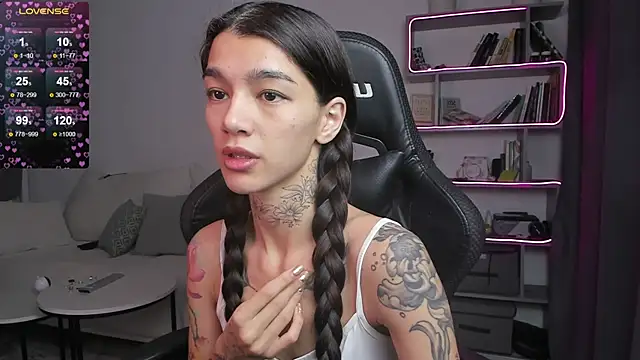 Snapshot of vinkitinkii chatting on January 13, 6:49 am vinkitinkii online show from January 13, 6:49 am