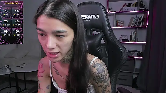 Snapshot of vinkitinkii chatting on January 22, 6:52 am vinkitinkii online show from January 22, 6:52 am