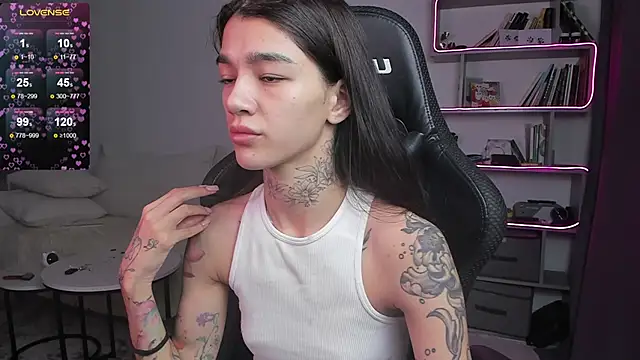 Snapshot of vinkitinkii chatting on January 26, 6:28 am vinkitinkii online show from January 26, 6:28 am