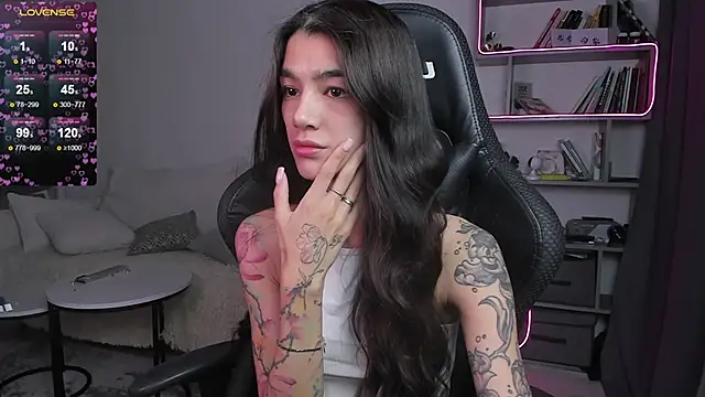 Snapshot of vinkitinkii chatting on February 8, 6:43 am vinkitinkii online show from February 8, 6:43 am