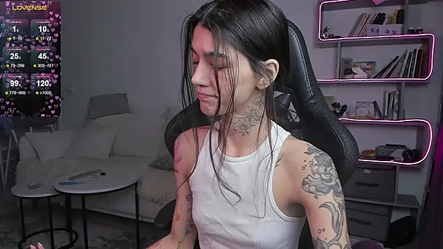 Snapshot of vinkitinkii chatting on February 18, 6:37 am vinkitinkii online show from February 18, 6:37 am