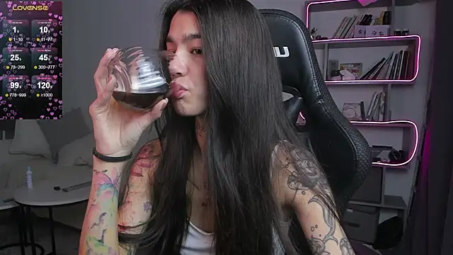 Snapshot of vinkitinkii chatting on February 23, 8:06 am vinkitinkii online show from February 23, 8:06 am